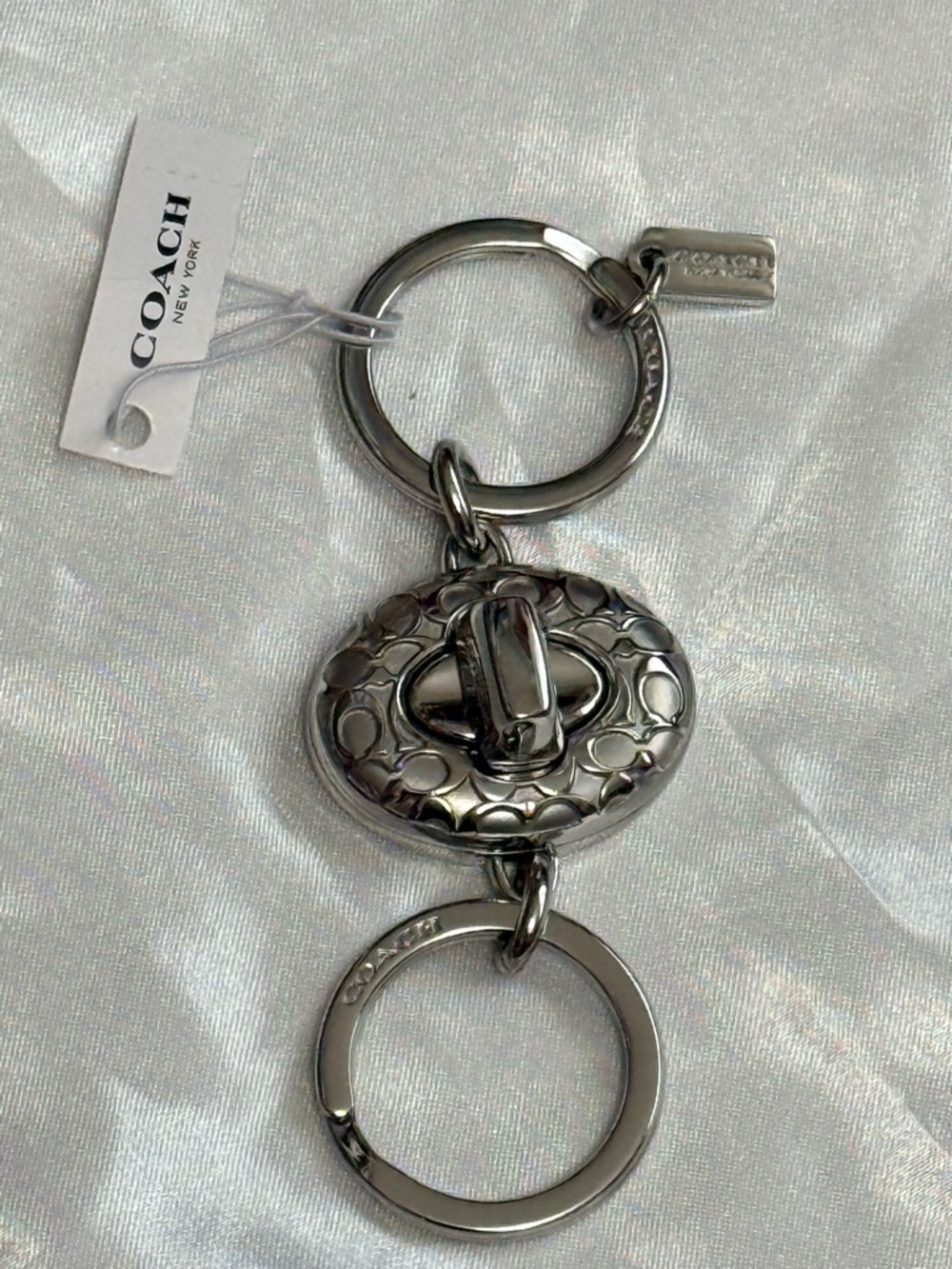 NWT- Silver-tone Oval Toggle Keychain - Picture 5 of 8